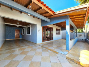 Casa Familiar Espaço Amplo com churrasqueira